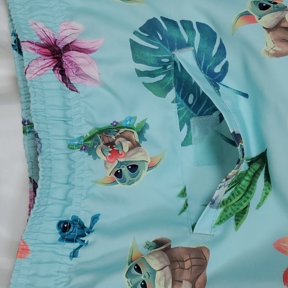 Star Wars: The Mandalorian Men's 7"  Elastic Waist Baby Yoda Swim Shorts ~ Turqu - Picture 14 of 15